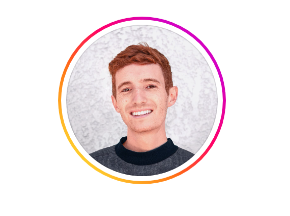 Ari Saperstein, podcast host, in an Instagram profile photo wearing a blue shirt. 